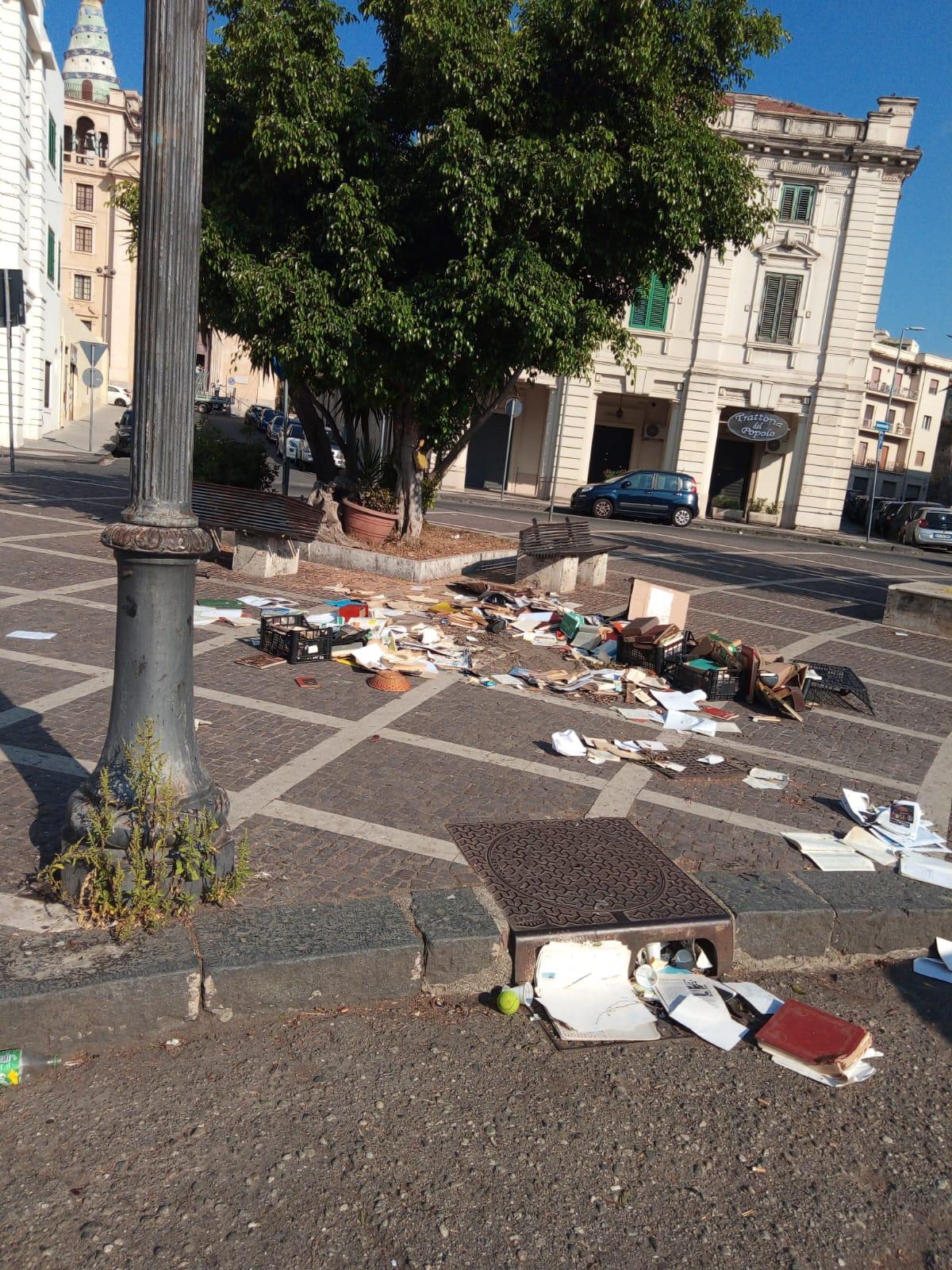 Rimozione bibliocabine in piazza Lo Sardo ed in via Garibaldi: nota dell'Assessore Minutoli
