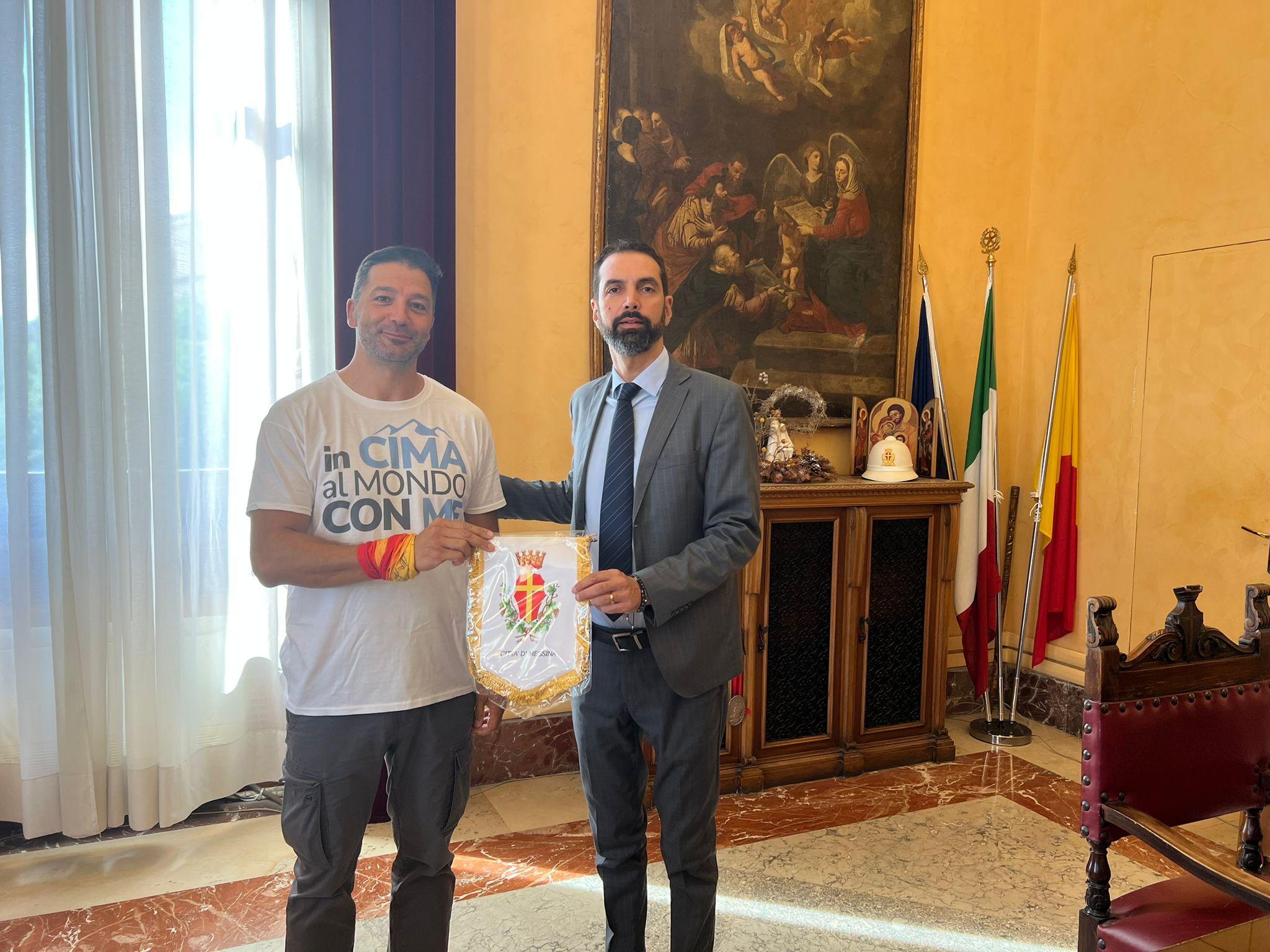 Ricevuto dal Sindaco Basile a Palazzo Zanca Nunzio Bruno promotore del progetto "In cima al mondo con Me"