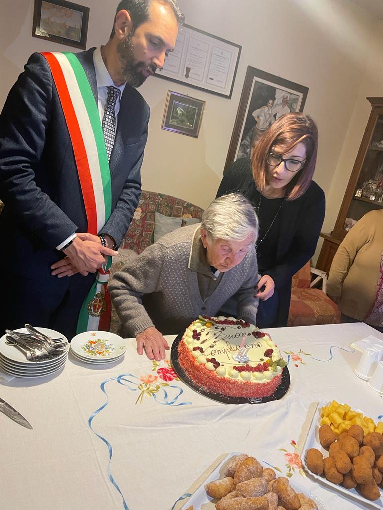 Gli auguri del Sindaco Basile ad una concittadina ultracentenaria