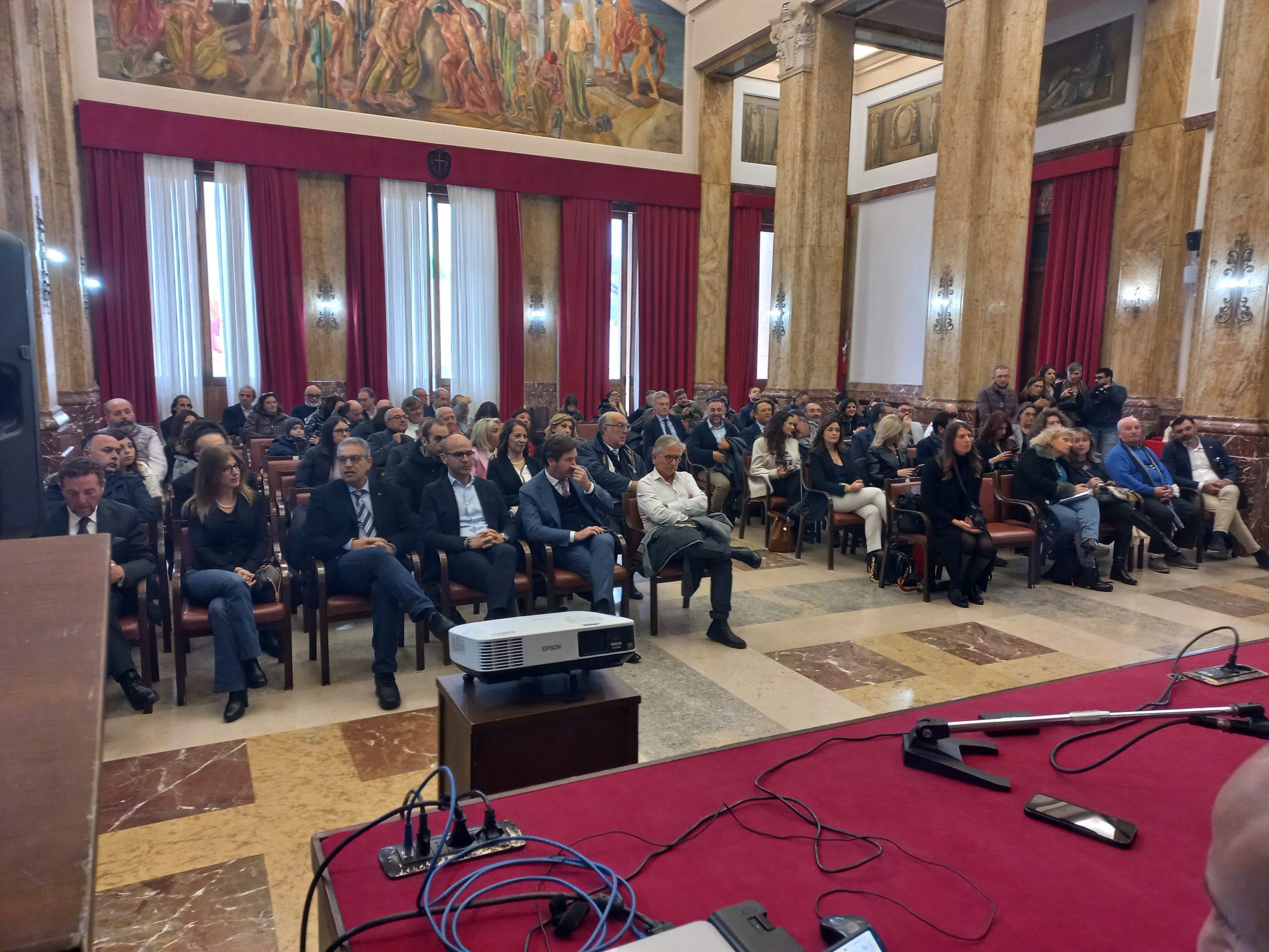 Incontro oggi del Sindaco Basile a Palazzo Zanca per porgere alla città gli auguri di Buon Natale e tracciare un bilancio del primo semestre di attività dell'Amministrazione comunale