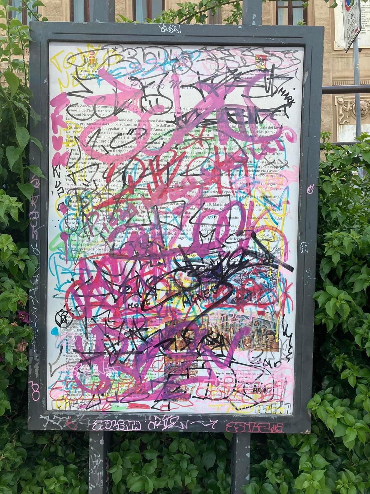 Completato il restyling del pannello turistico di piazza Unione Europea