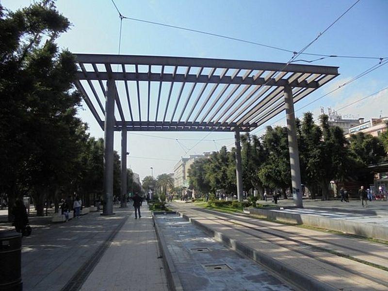 Ripristinata a Piazza Cairoli la fermata dei bus turistici